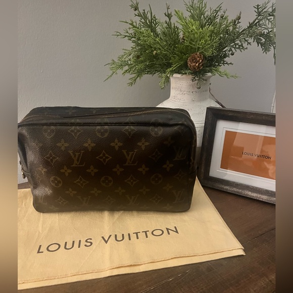 Louis Vuitton Monogram Trousse 28 (COA) - Picture 1 of 16